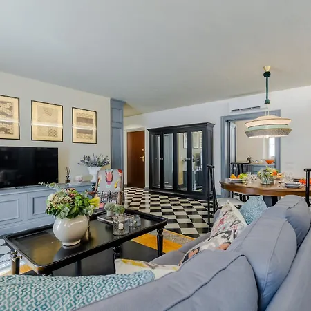 Gimber Smart And Luxury 2 Bedrooms 2 Bathrooms Apartment